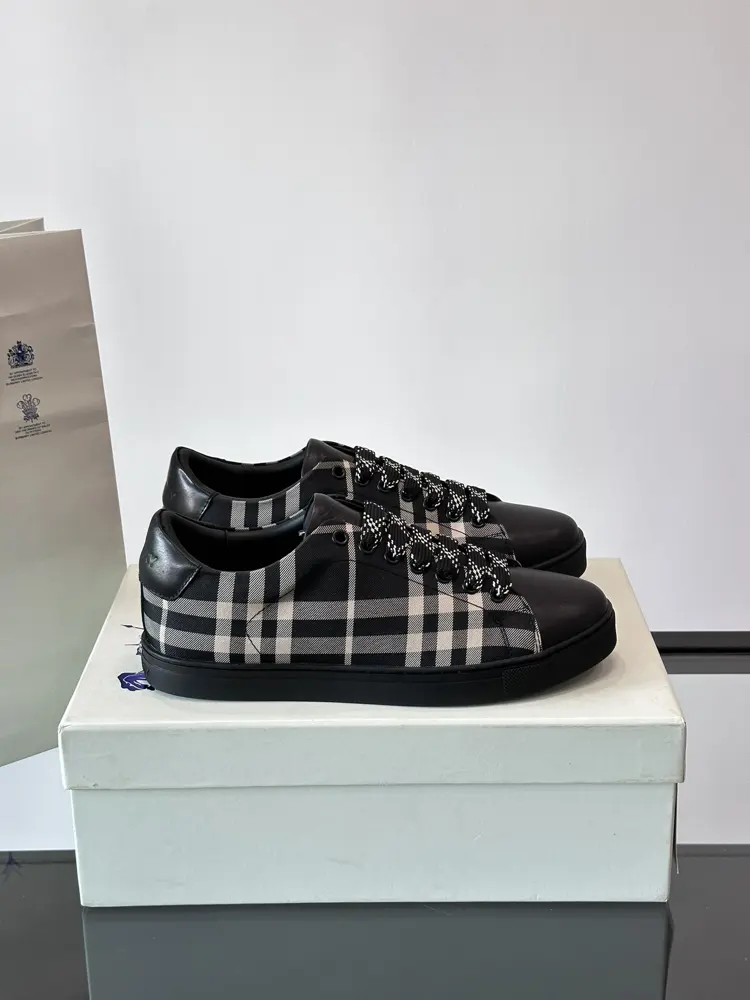 Burberry men’s classic low-top sneakers