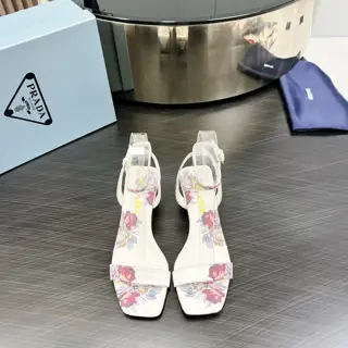 Prada’s latest spring and summer catwalk hot-selling sandal series