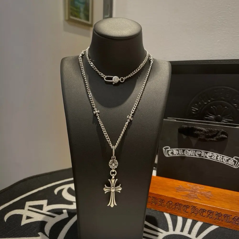 Chrome Hearts Classic Retro Cross Flower Necklace Cross Pendant Concave and convex shapes