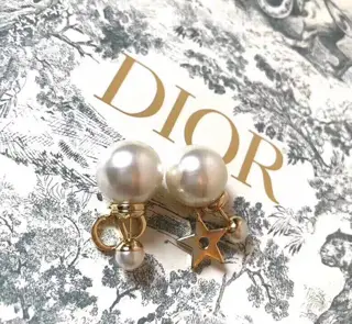 Dior CD Hot Pearl Essence Five-pointed Star ⭐ CD Earrings brass Counter synchronization