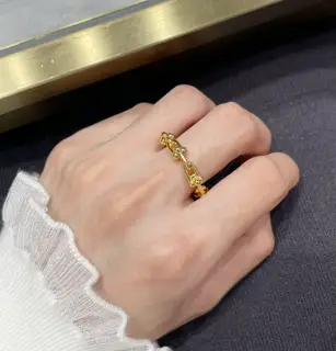 Tiffany U-shaped diamond chain ring