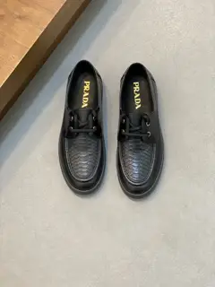 Prada high-end snakeskin casual shoes. The upper