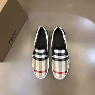 Burberry’s classic low-top sneaker for men