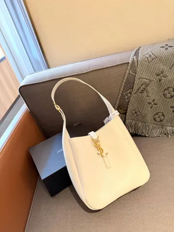 Yves Saint Laurent Hobo