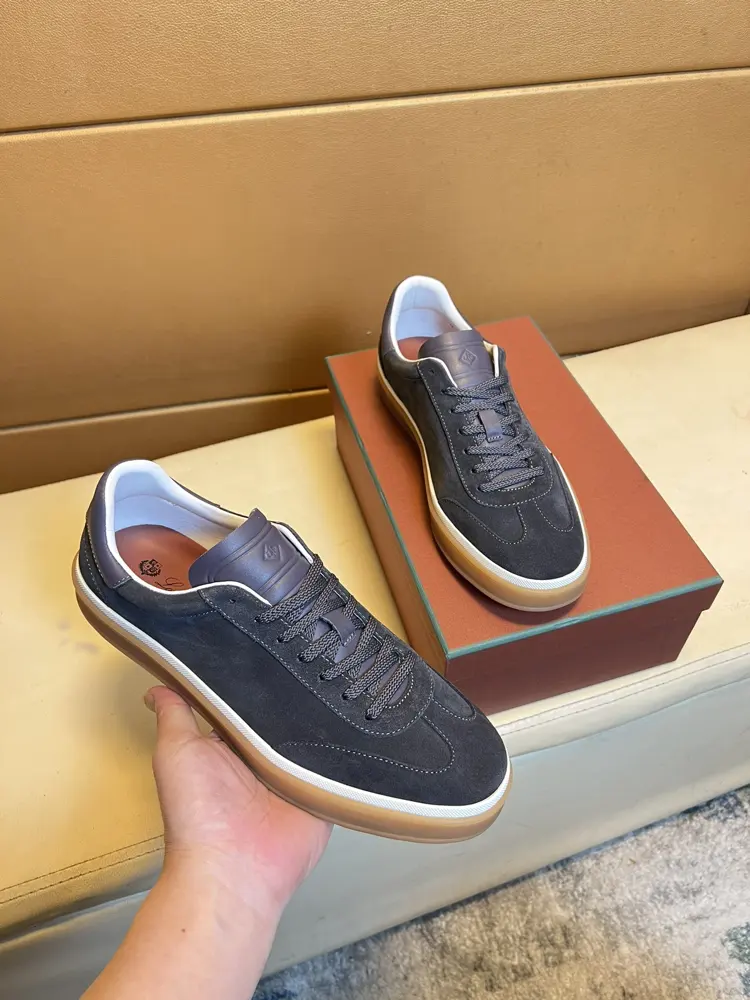 Brunello Cucinelli low-top sneakers Classic yarns inspire the sophistication and sporty