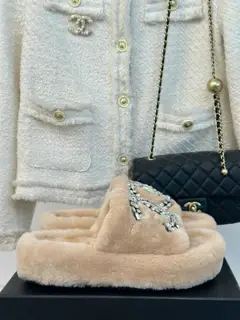 Chanel classic double C rhinestone thick-soled furry slippers