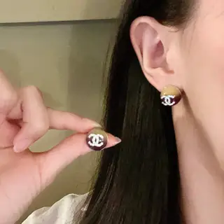 Chanel second-hand double C earrings