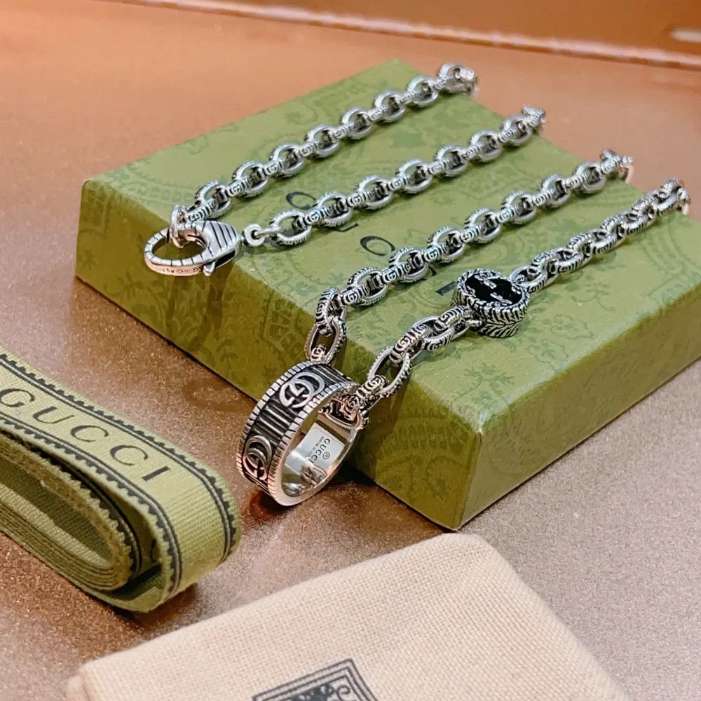 GucciThe latest Gucci necklace with a higher grade chain