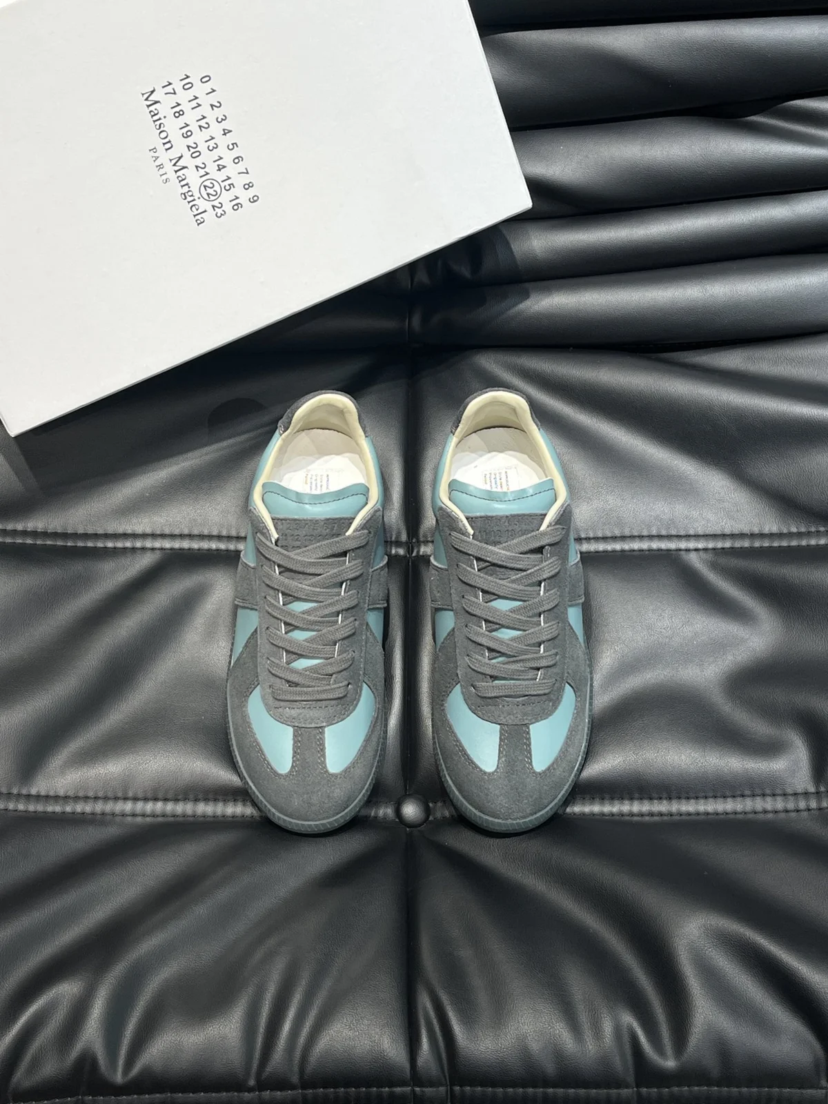 Maison Margiela MM6 Retro Derby Shoes This replica is a leather-stitched Derby shoe. The