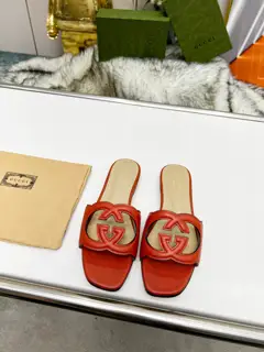 Gucci’s latest hit flat slippers