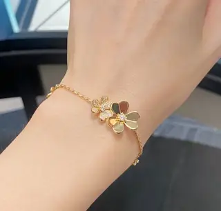 Van Cleef & Arpels high-grade polished diamond clover bracelet