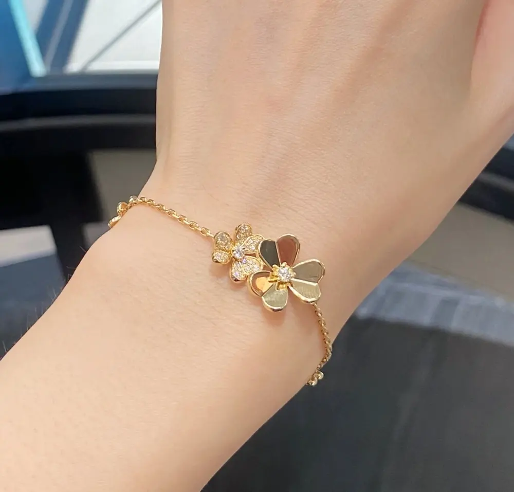 Van Cleef & Arpels high-grade polished diamond clover bracelet
