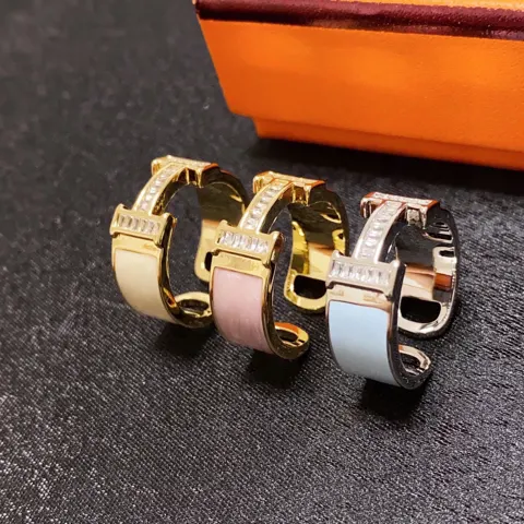 Hermes full diamond ring with the best value for money I fell in love with it at first