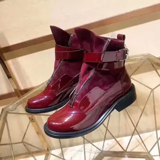 “BALENCIAGA” Balenciaga autumn and winter new models create miracles again. This is a pair