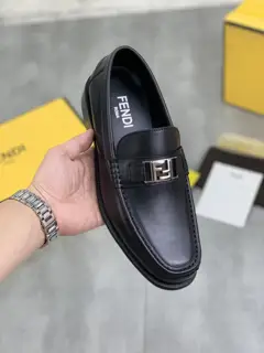 FENDI new casual leather shoes Simple stitching