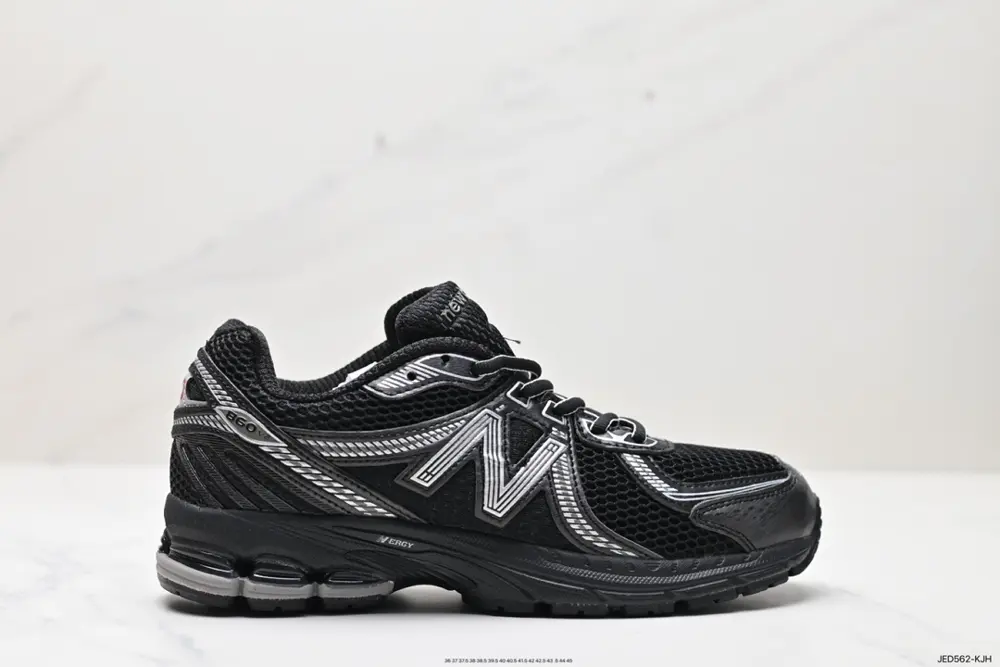 New Balance Paying tribute to the retro luxury sedan ML860DE2