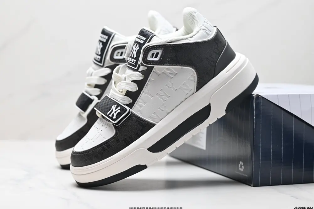 MLB Chunky Liner New York Yankees Senior Shoes Series Mid-cut Daddy Style Lightweight 3ASXCMM4N