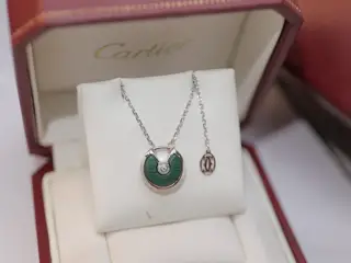 Cartier amulet necklace It symbolizes gentle caress Warm eyes