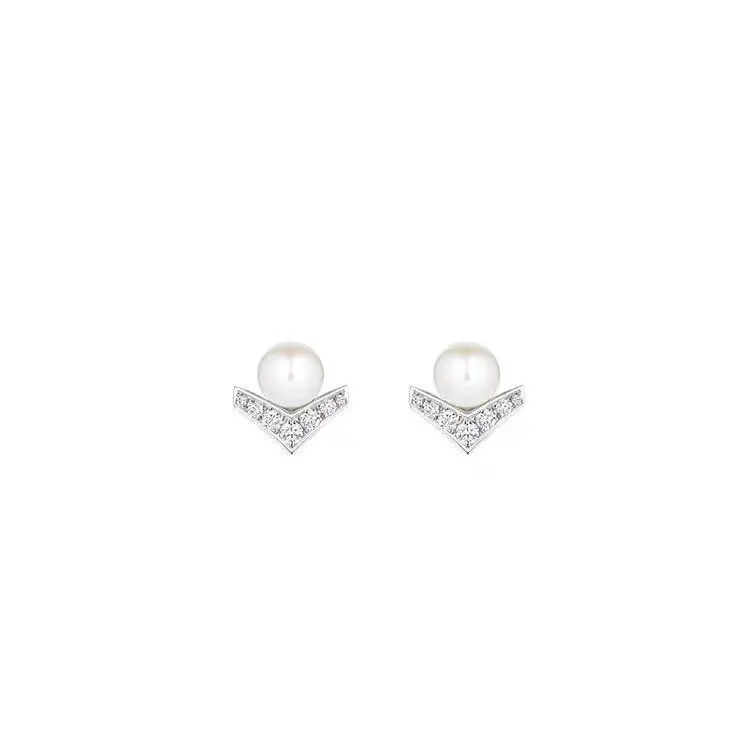 Chaumet V-shaped pearl earrings
