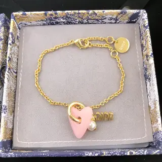 Dior’s latest model big and small red heart aix bracelet
