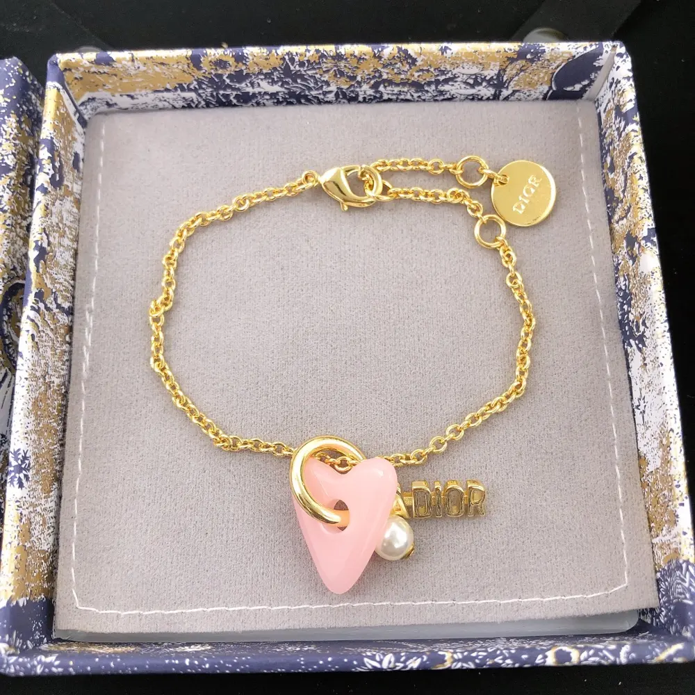 Dior’s latest model big and small red heart aix bracelet