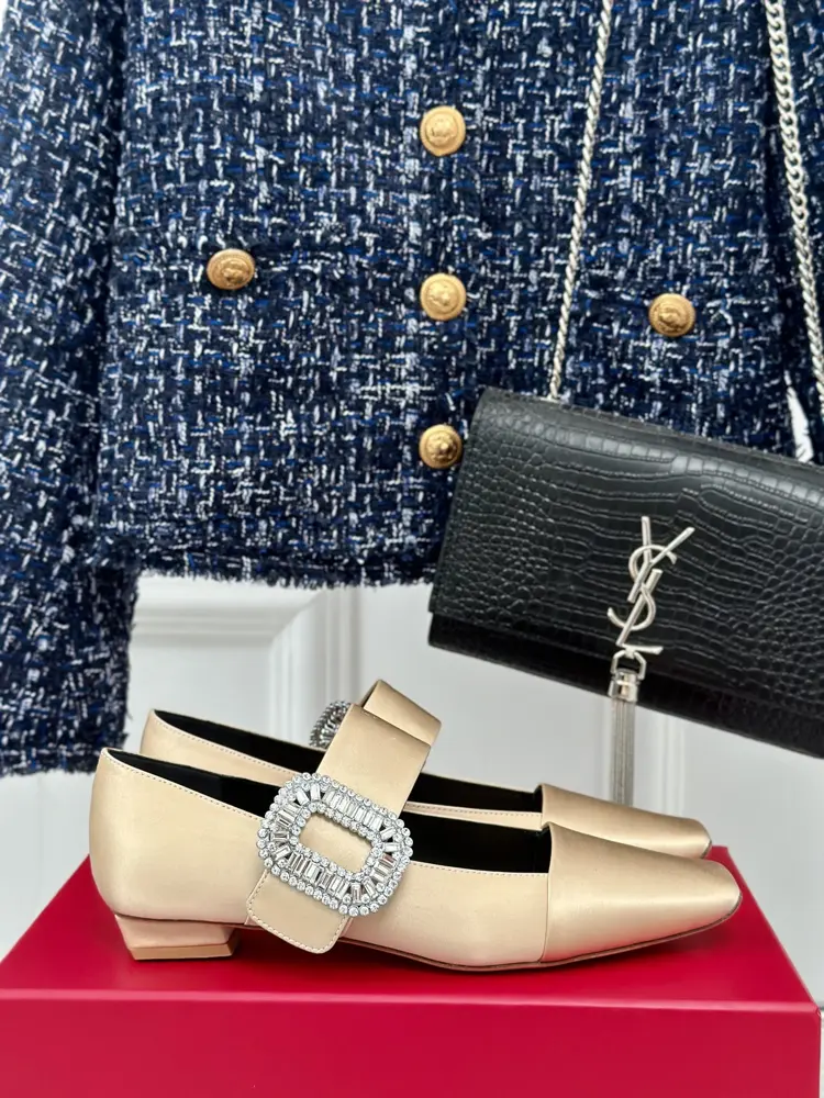 Roger Vivier classic rhinestone buckle Mary Jane shoes