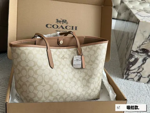 COACH Tote