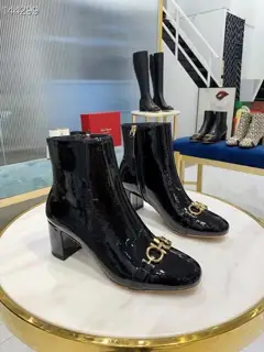 Salvatore Ferragamo (Salvatore Ferragamo) classic queen brand. The latest autumn and winter