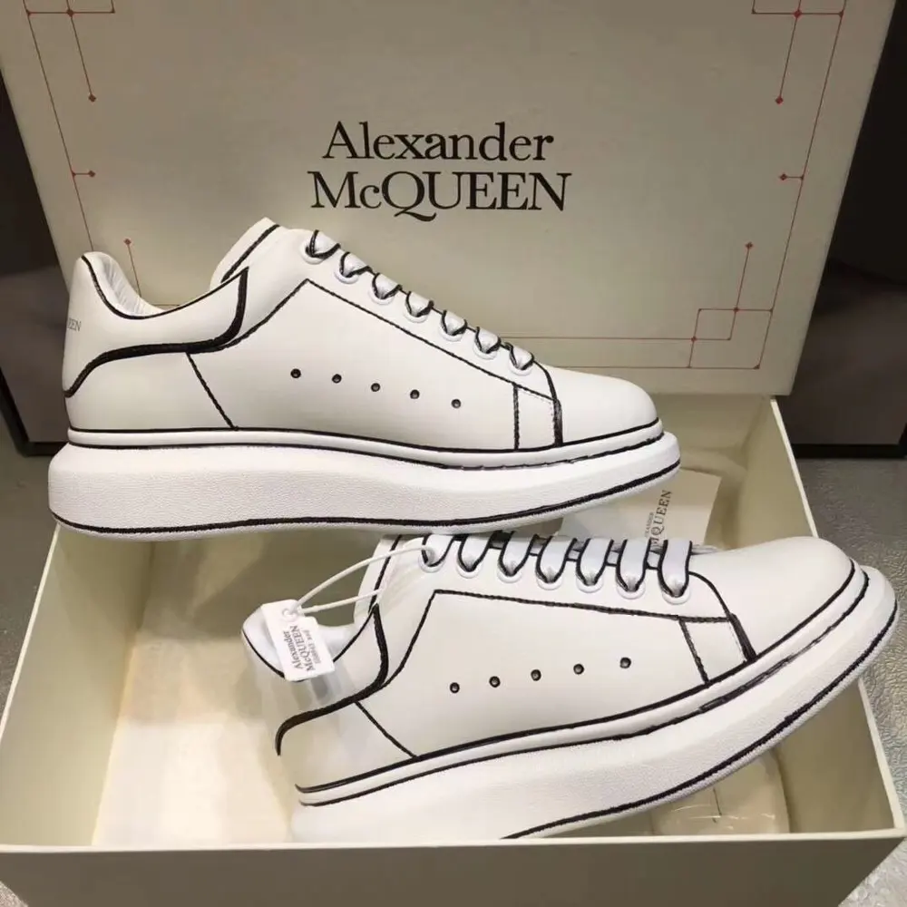 Alexander McQueen hand-painted series white shoes. The feature of this model is that each