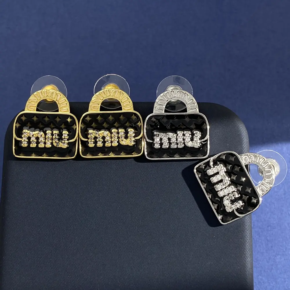 Miu Miu Miu fashionable and versatile Korean style small handbag with diamonds