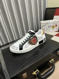 Dolce & Gabbana Dolce&Gabbana high-end men’s sports and casual shoes. Original goods from
