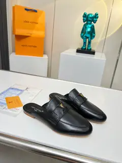 Louis Vuitton loafers. High-end product quality in the market. The latest original buckle
