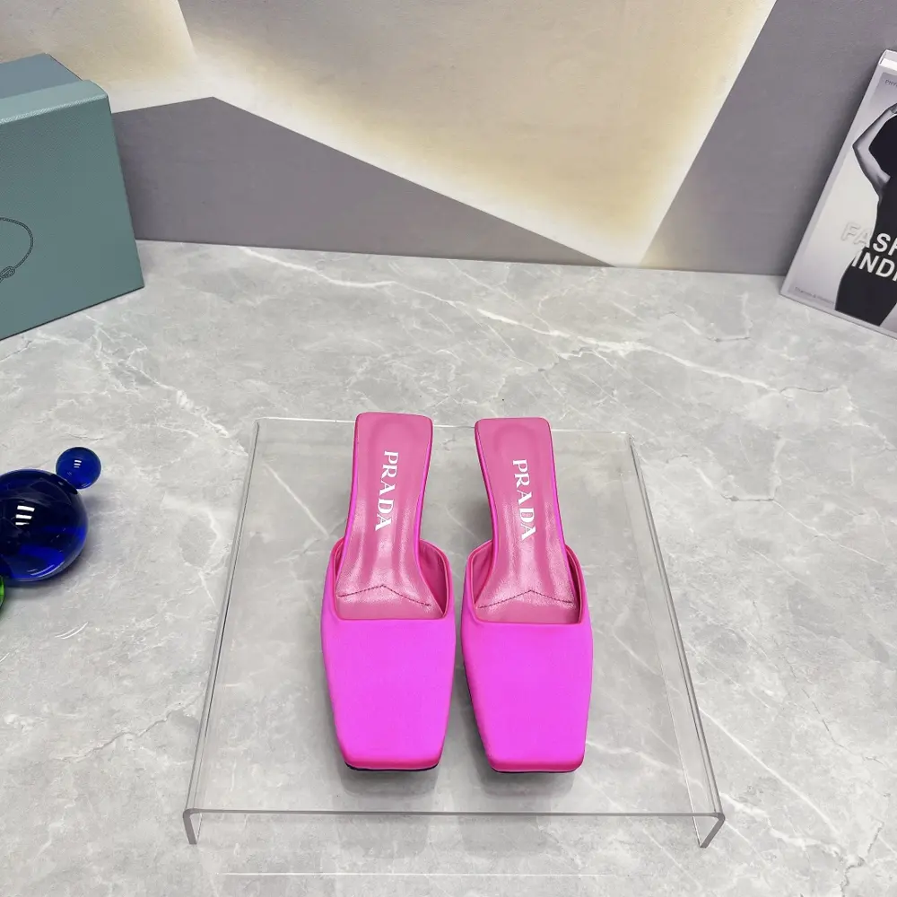 Prada’s latest spring and summer catwalk hot-selling sandal series
