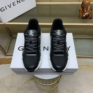Givenchy men’s low-top jogging sneakers