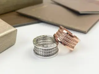 Bvlgari B.ZERO1 series three-ring full diamond ring [playful] perfectly restores the