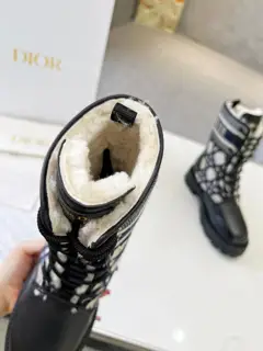 Women’s shoes