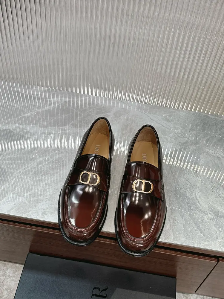 Dior Timeless loafers embody classic elegance. Elegant appearance with slender silhouette
