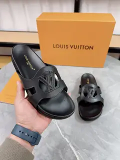 Louis Vuitton slippers Adjustable belt buckle design Full of beach style Original mold LV