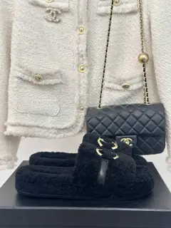 Chanel classic metal big double C furry slippers