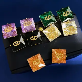 Valentino glossy metal V logo fits square large single diamond zircon crystal exquisite