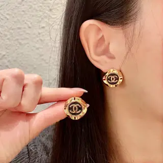 Second-hand Chanel earrings