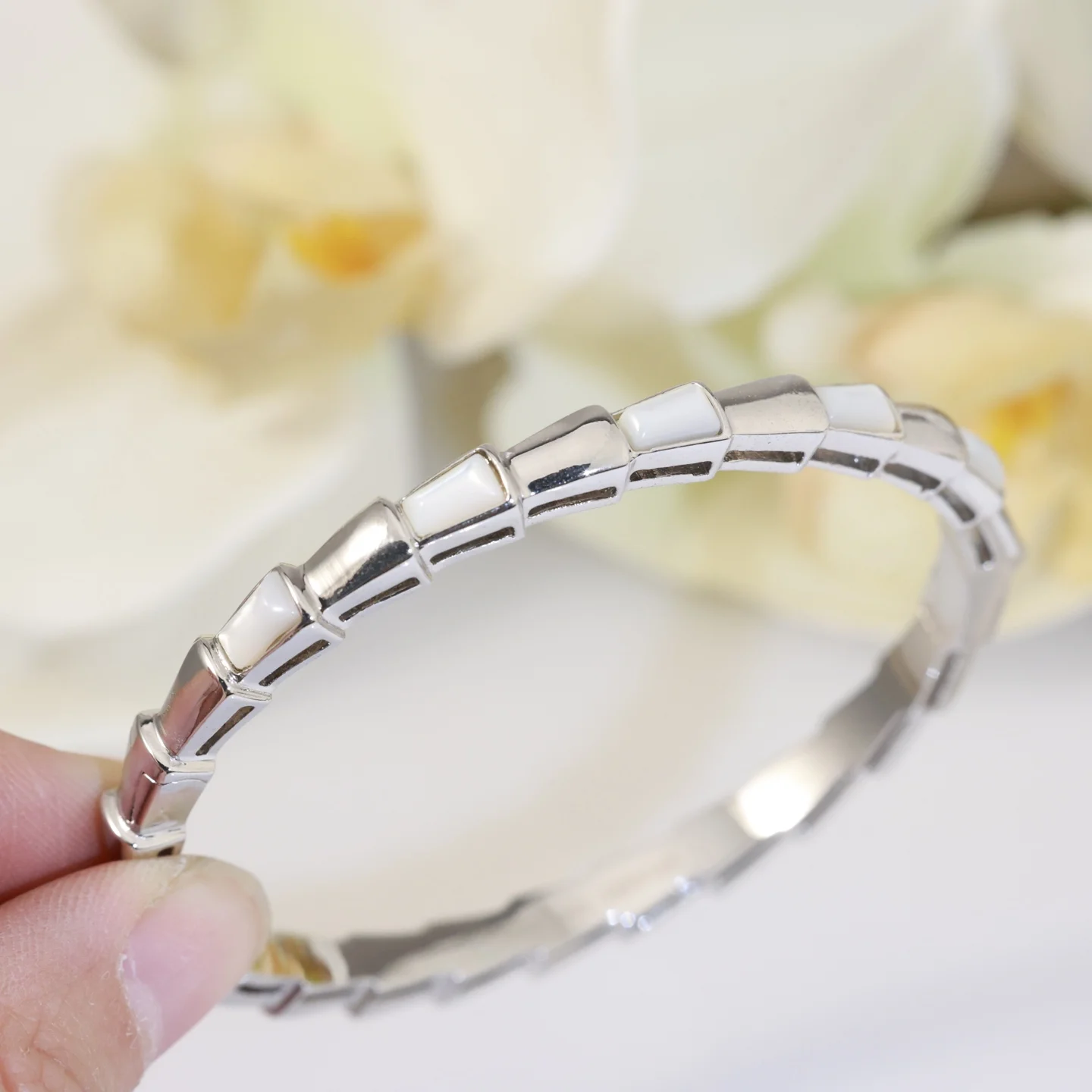 Bvlgari The quality and workmanship of the snake bracelet beats all the goods on the market