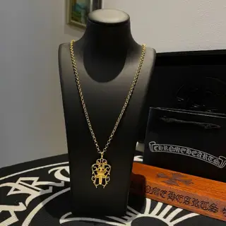 Chrome Hearts Classic Retro Horseshoe Cross Necklace Vine Flower Sword Pendant Popular on