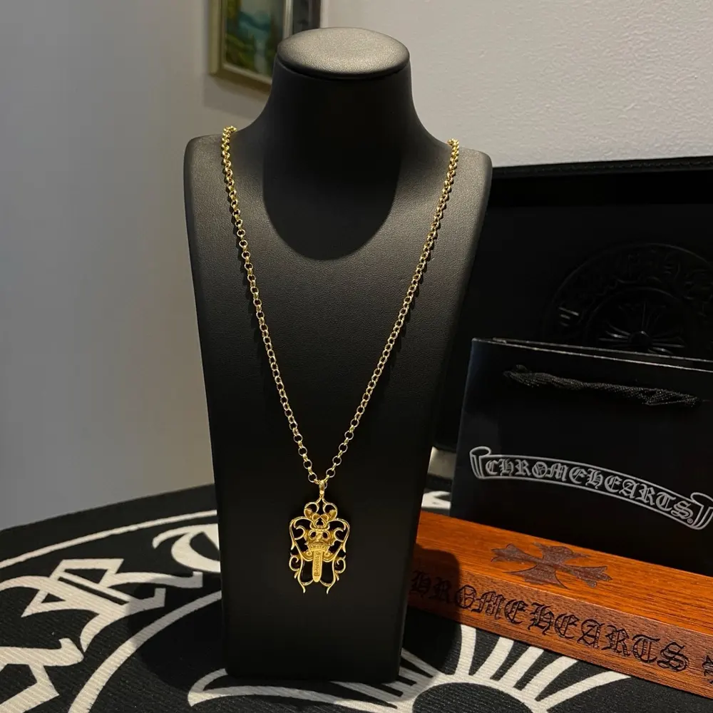 Chrome Hearts Classic Retro Horseshoe Cross Necklace Vine Flower Sword Pendant Popular on