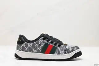 GUCCI uses high-quality calfskin upper material 570442