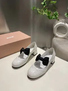 Miu Miu Miu 2025 early spring new British style carved Mary Jane shoes