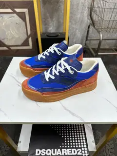 DSQUARED2 casual sports shoes are on sale at the same time in Z cabinet