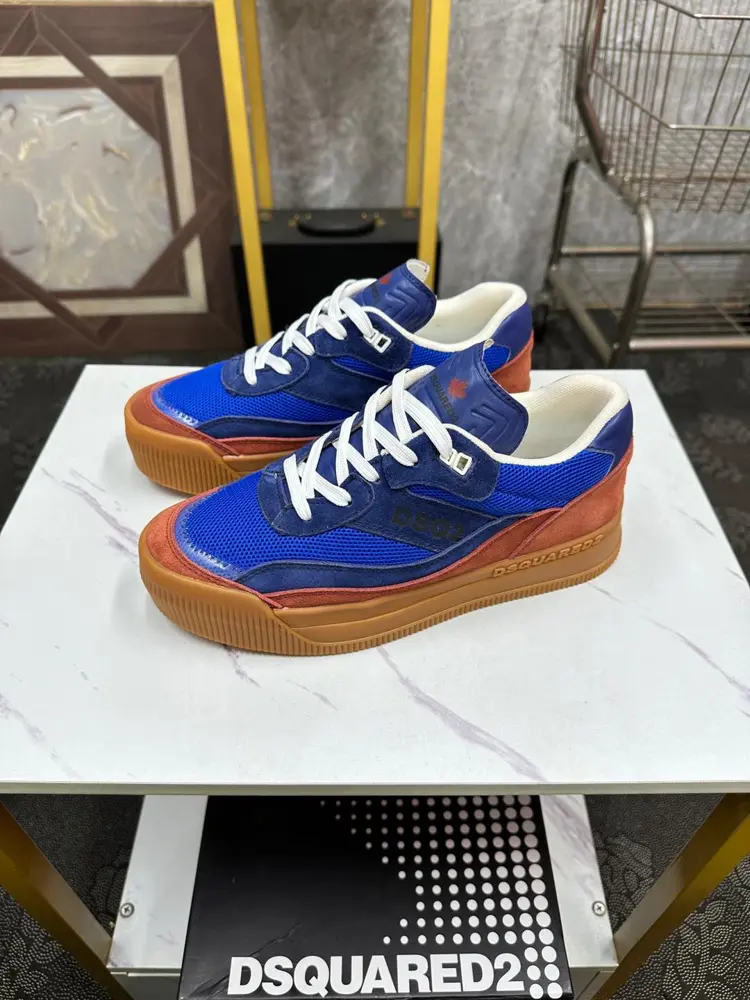 DSQUARED2 casual sports shoes are on sale at the same time in Z cabinet