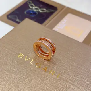 Bvlgari DIVAS’ DREAM series with rose gold in the middle and white gold on the edges