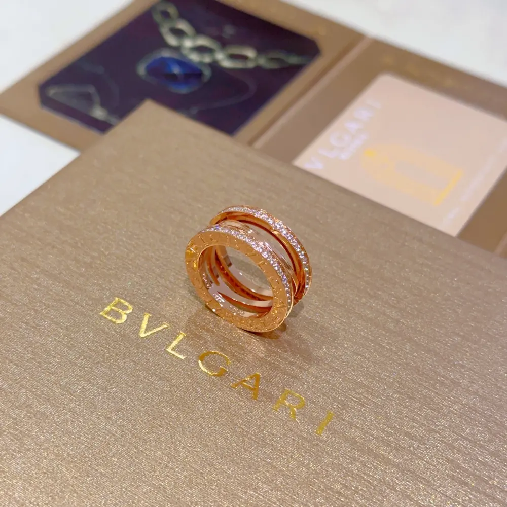 Bvlgari DIVAS’ DREAM series with rose gold in the middle and white gold on the edges
